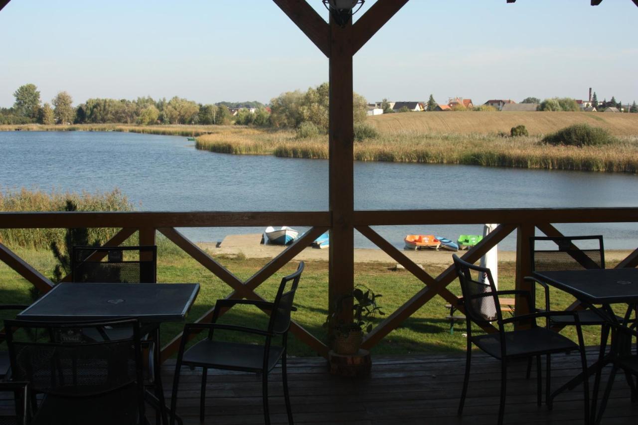 Ab Domki Caloroczne Nad Jeziorem Stęszew Exteriör bild